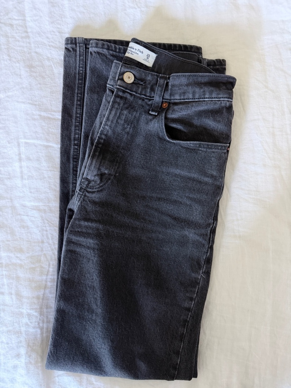 Abercrombie The 90s Relaxed Jean High Rise, Black - Picture 5 of 5